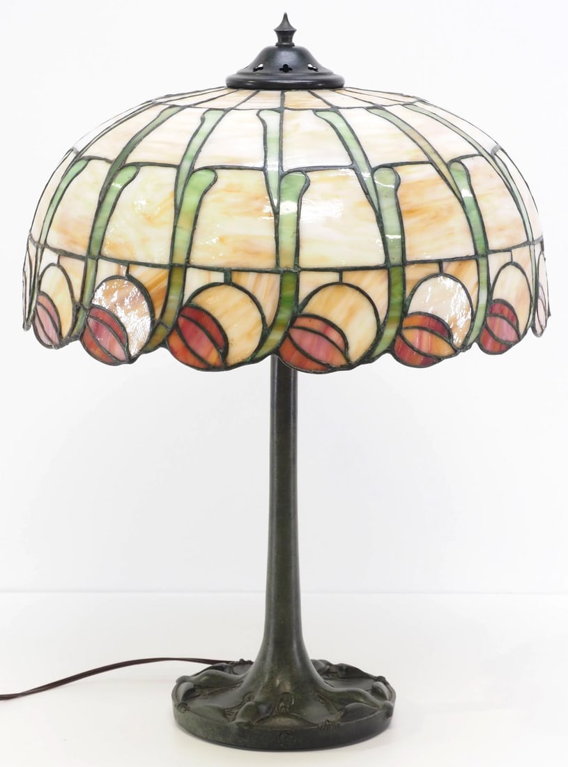 Charles Parker-style Slag Mosaic Panel Table Lamp: Charles Parker-style Slag Mosaic Panel Table Lamp with Caramel Panels & Red Umber Floral Decoration Condition NOTICE! VERY IMPORTANT! Chupp Auctions is pleased to issue an opinion on any lot; the 