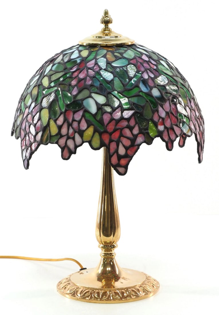 Quality Leaded Glass Wisteria Table Lamp with Polished Brass Base: Quality Leaded Glass Wisteria Table Lamp with Polished Brass Base Condition NOTICE! VERY IMPORTANT! Chupp Auctions is pleased to issue an opinion on any lot; the absence of a condition report does not