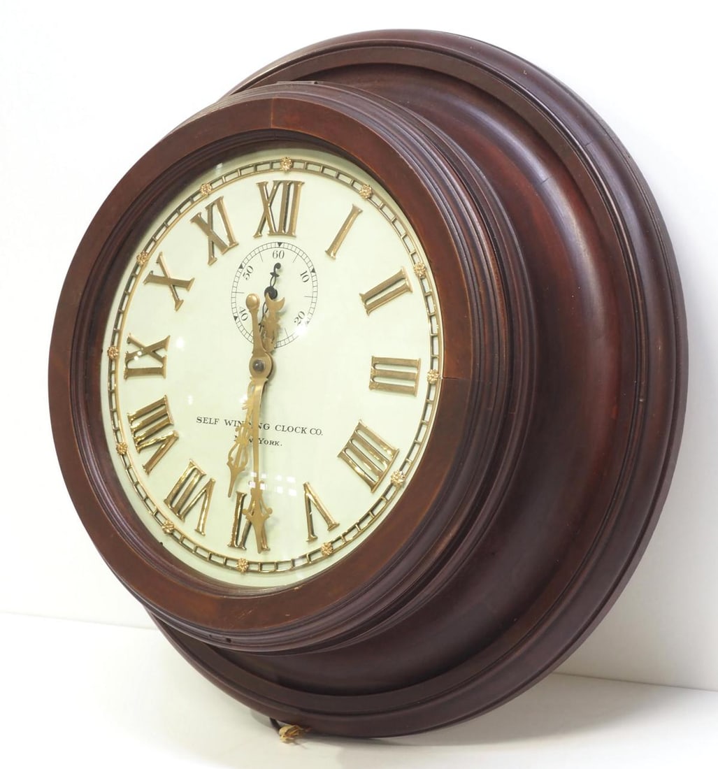 Elegant Round Self-Winding Wall Clock (1 of 4)