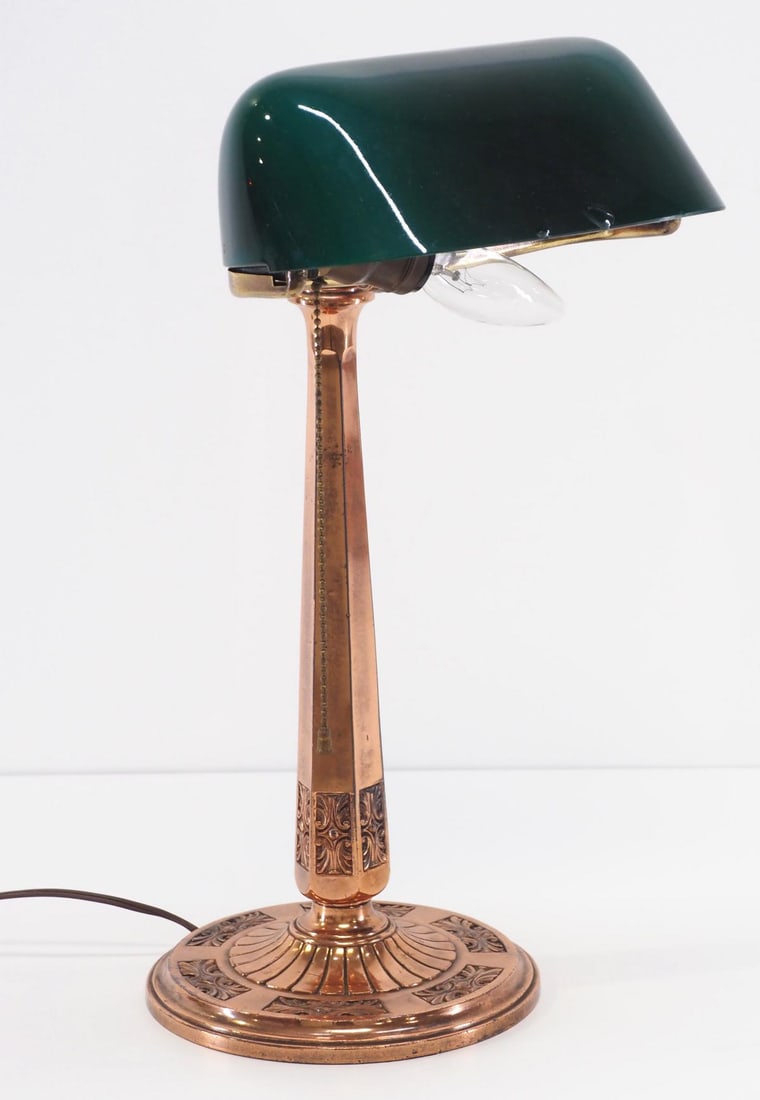 Emeralite Banker's Lamp with Emerald Green Glass Shade (1 of 6)