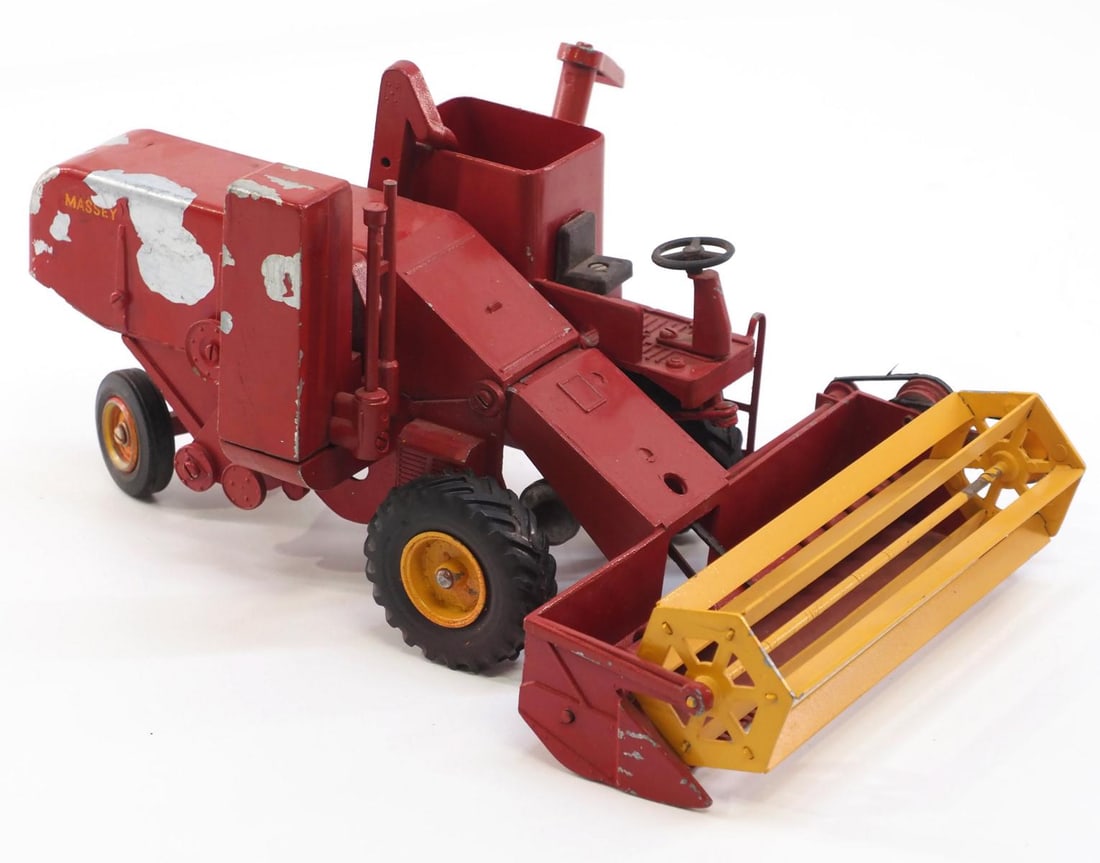 Reuhl self-propelled LH drive Massey Harris combine (1 of 4)