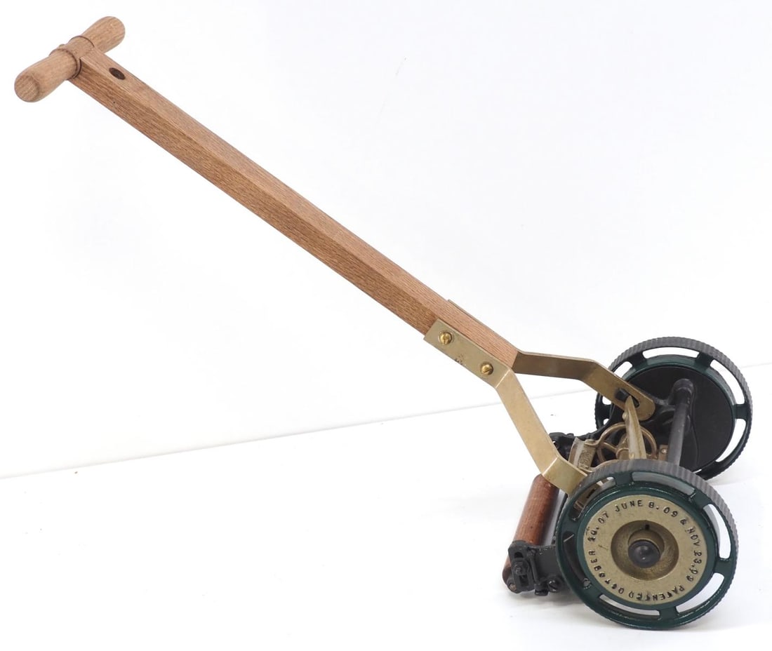 Salesman sample or model reel lawn mower, WOW! (1 of 3)