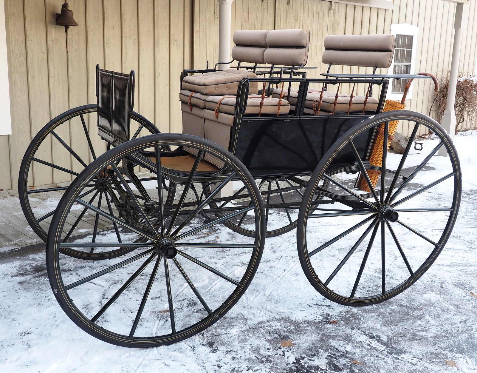 4-passenger Trap made by Seabrook & Smith Carriage Co. (1 of 8)