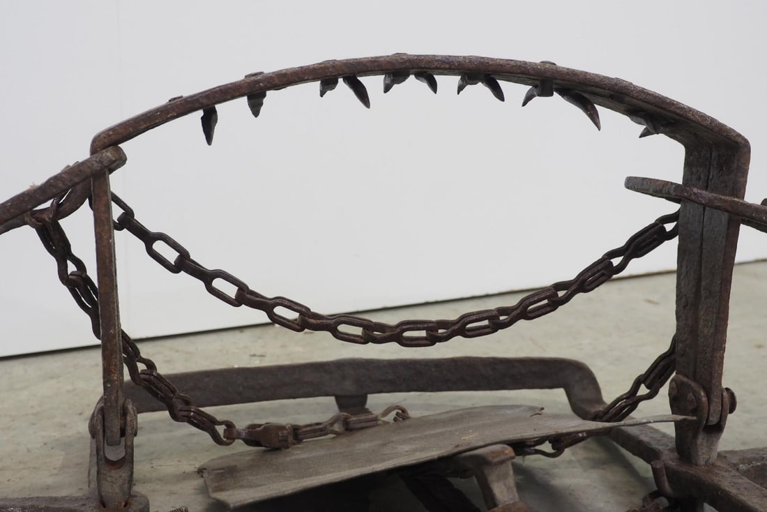 Blacksmith-made bear trap - 3