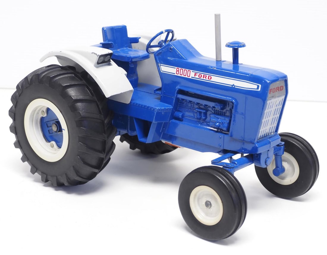 Ertl 1/16 scale Ford 8000 tractor: Ertl 1/16 scale Ford 8000 tractor - Good Condition Good