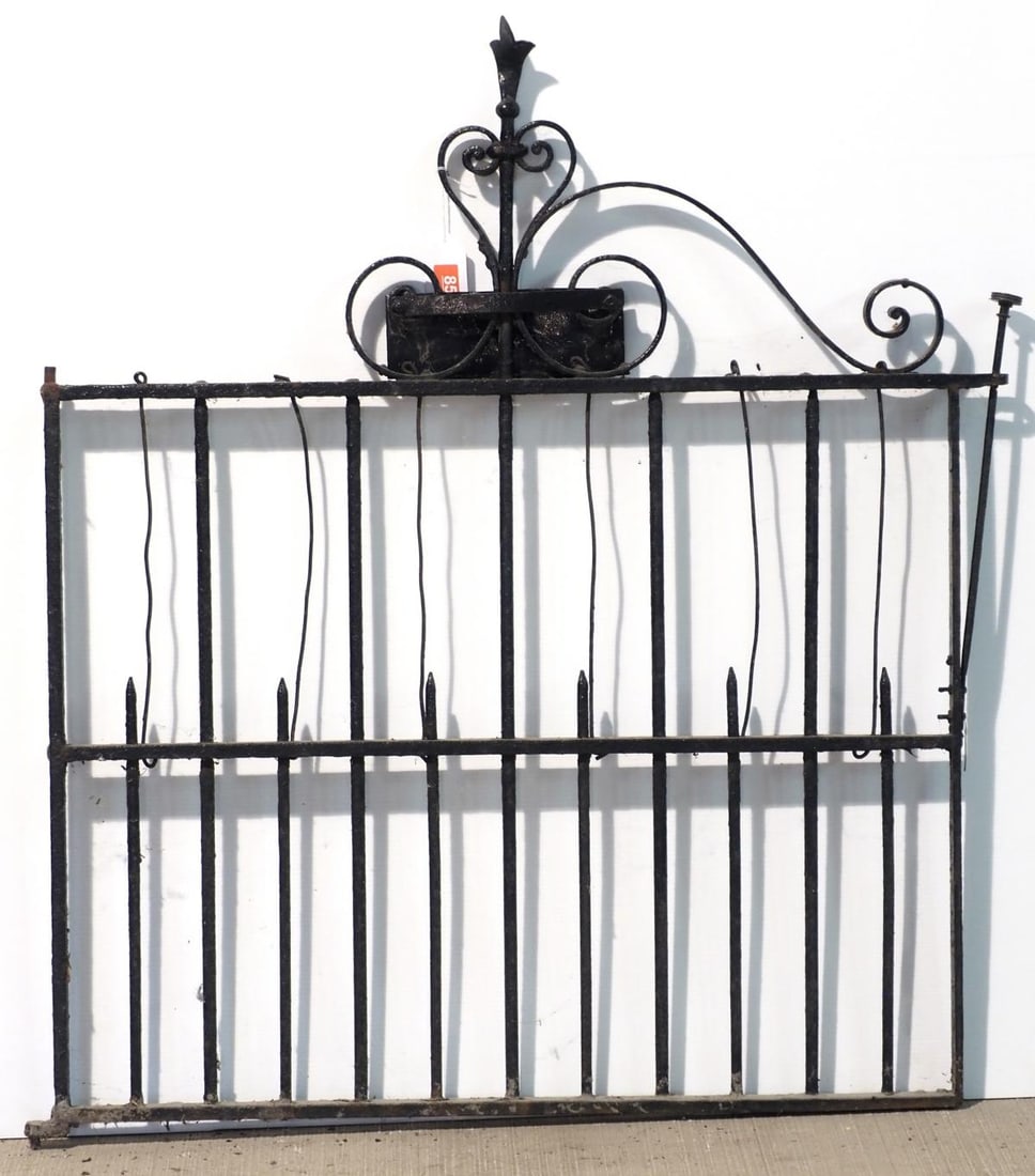 Ornate cast iron fence gate: Ornate cast iron fence gate, 37"x42"H * * NOT ELIGIBLE FOR IN-HOUSE SHIPPING. Please contact the auction house for transport options and additional details. Items must be picked up within 10 business