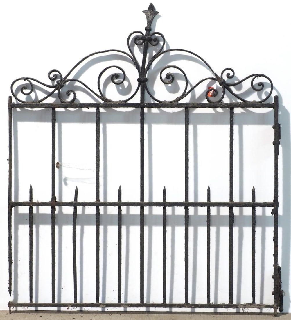 Ornate cast iron fence gate: Ornate cast iron fence gate, 38"x43.5"H * * NOT ELIGIBLE FOR IN-HOUSE SHIPPING. Please contact the auction house for transport options and additional details. Items must be picked up within 10 busines