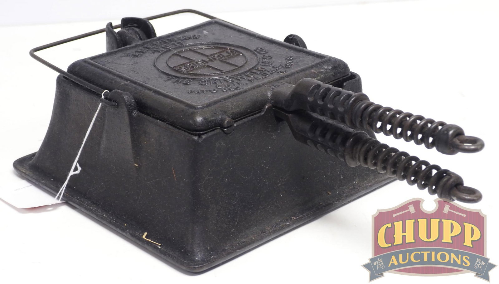 Griswold No.11 cast iron waffle iron (1 of 5)