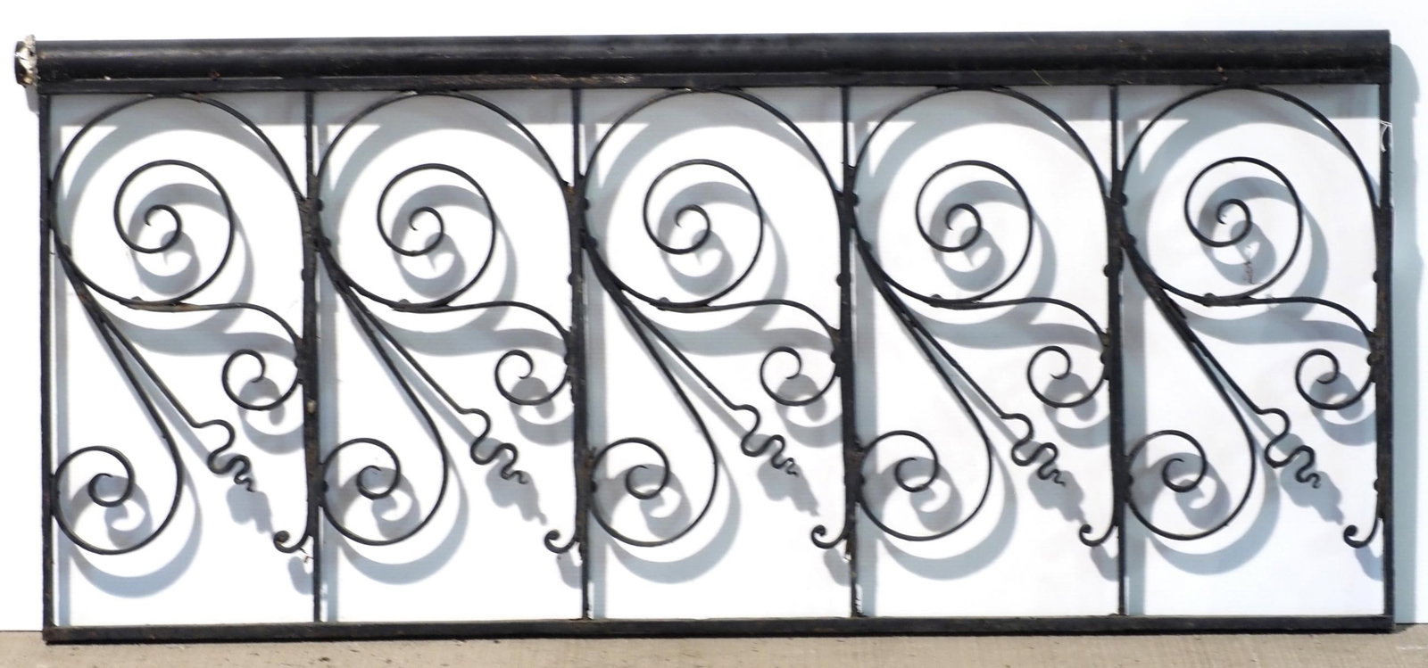 Section of cast iron fence: Section of cast iron fence, 52.5"x23"H * * NOT ELIGIBLE FOR IN-HOUSE SHIPPING. Please contact the auction house for transport options and additional details. Items must be picked up within 10