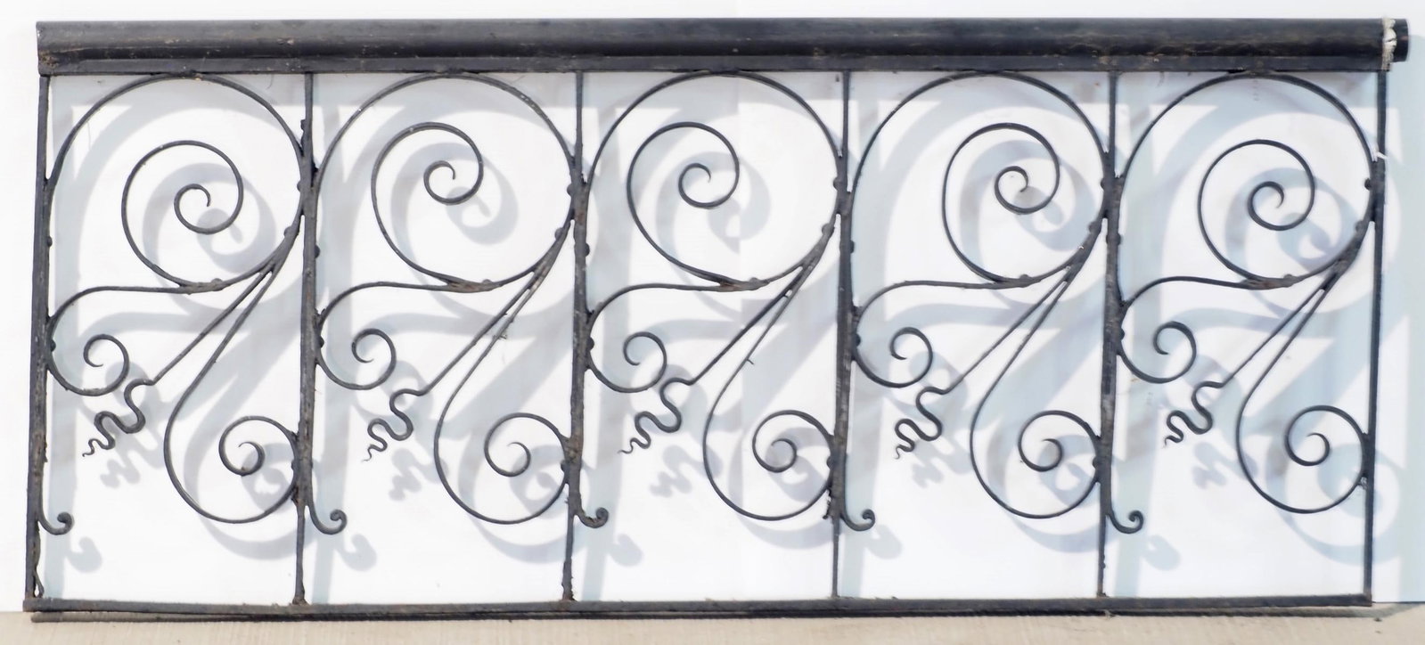Section of cast iron fence: Section of cast iron fence, 52.5"x23"H * * NOT ELIGIBLE FOR IN-HOUSE SHIPPING. Please contact the auction house for transport options and additional details. Items must be picked up within 10