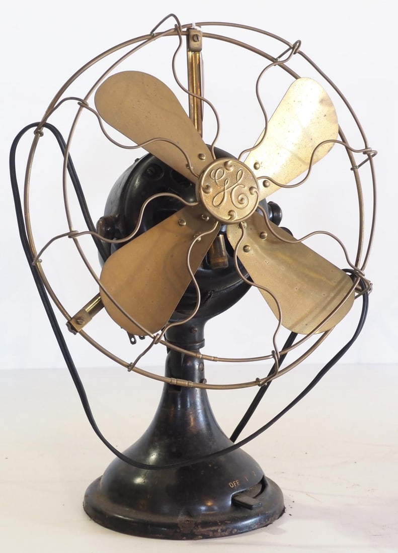 General Electric No.738631 desk fan (1 of 4)