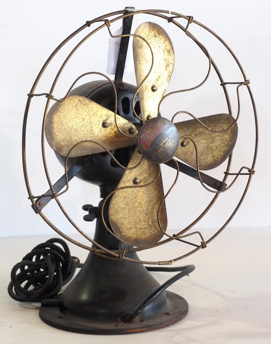 Peerless Style No.BB-1-11 desk fan: Peerless Style No.BB-1-11 desk fan with 12"dia. brass blades, brass cage, black body