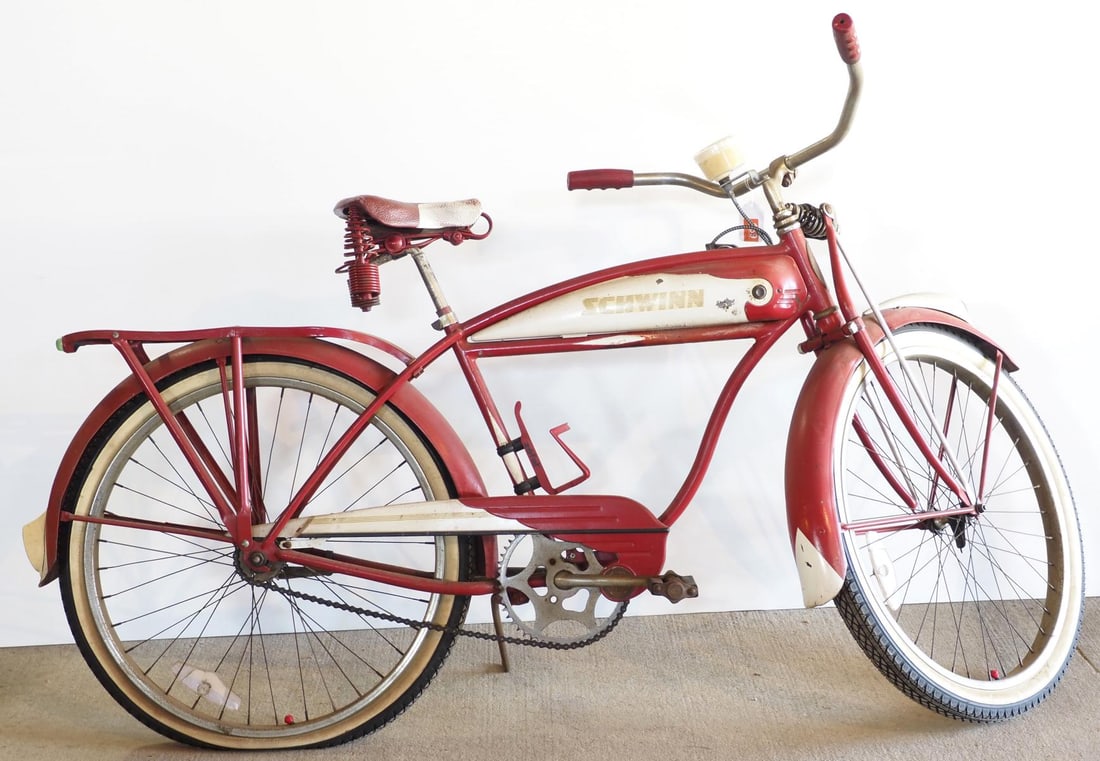 Schwinn men's bicycle with head lamp: Schwinn men's bicycle with head lamp * * NOT ELIGIBLE FOR IN-HOUSE SHIPPING. Please contact the auction house for transport options and additional details. Items must be picked up within 10 business