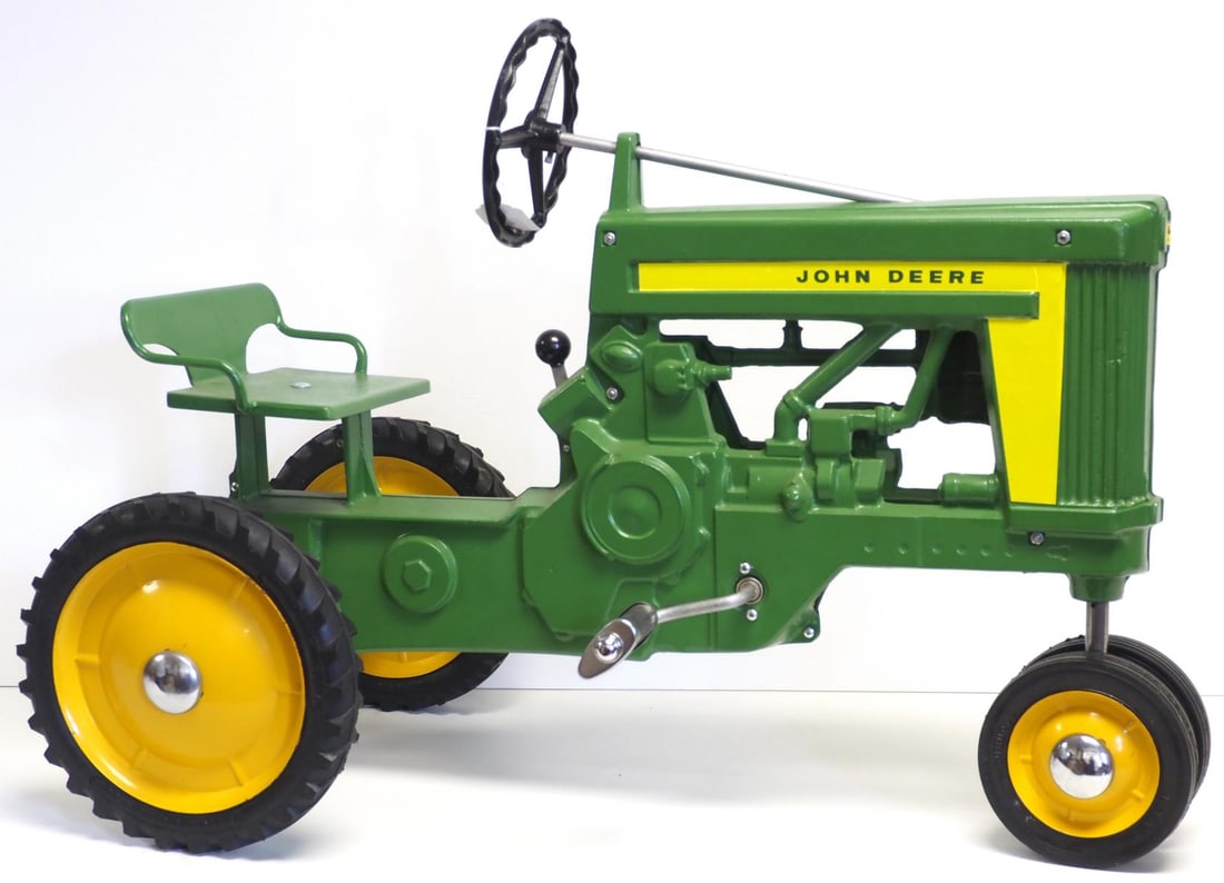 Eska John Deere 620 pedal tractor (1 of 2)