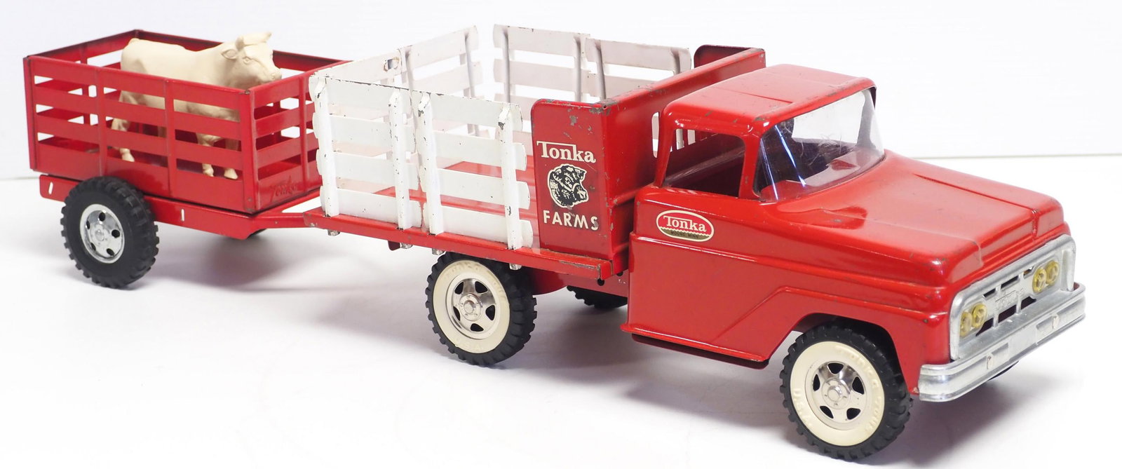 Tonka Farms Livestock Truck with Trailer: Tonka Farms pressed steel Livestock Truck with Trailer and plastic cow - Good Condition Good