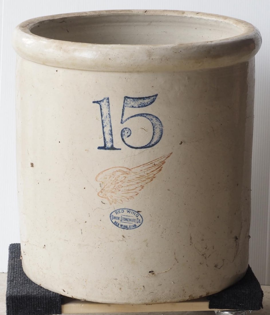 15-gallon Red Wing crock: 15-gallon Red Wing crock - Good * * NOT ELIGIBLE FOR IN-HOUSE SHIPPING. Please contact the auction house for transport options and additional details. Items must be picked up within 10 business days