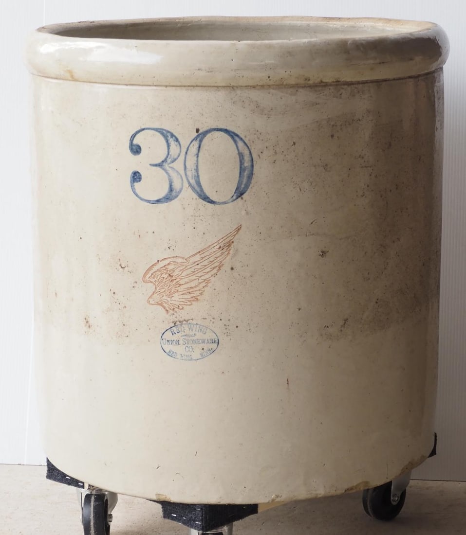 30-gallon Red Wing crock: 30-gallon Red Wing crock - a couple small chips at base, Good * * NOT ELIGIBLE FOR IN-HOUSE SHIPPING. Please contact the auction house for transport options and additional details. Items must be