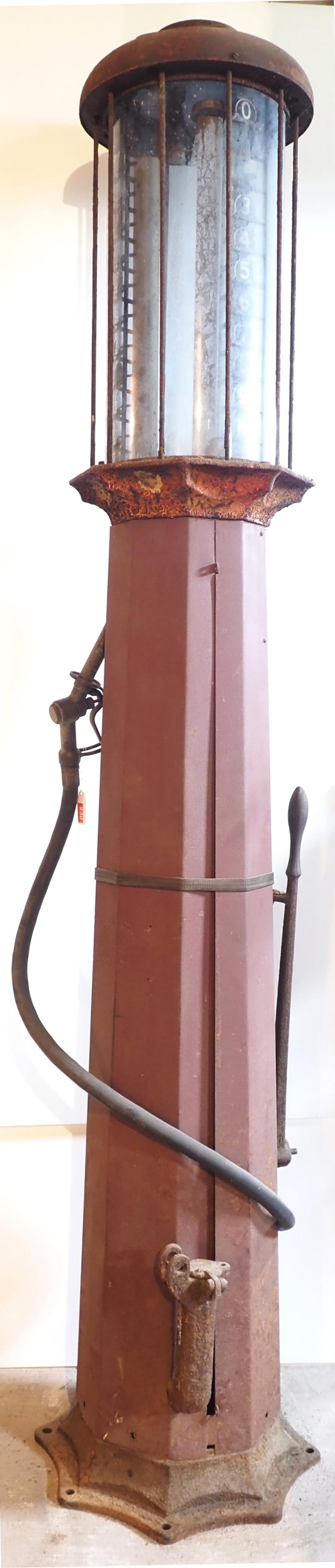American 10-gallon visible gas pump: American 10-gallon visible gas pump, all original with glass cylinder, insides intact! * * NOT ELIGIBLE FOR IN-HOUSE SHIPPING. Please contact the auction house for transport options and additional