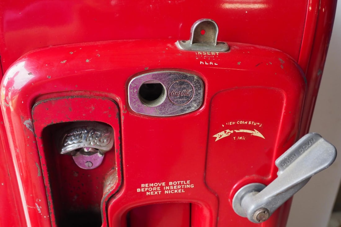 Coca Cola 5-cent vending machine - 2