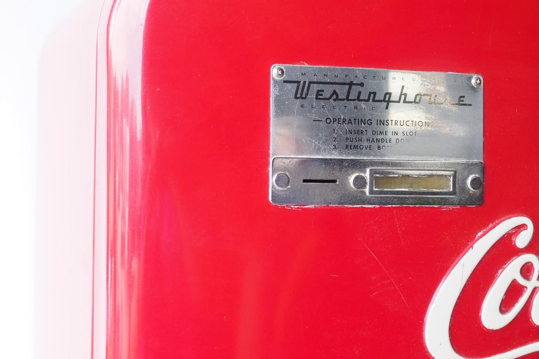 Coca Cola 10-cent vending machine - 2