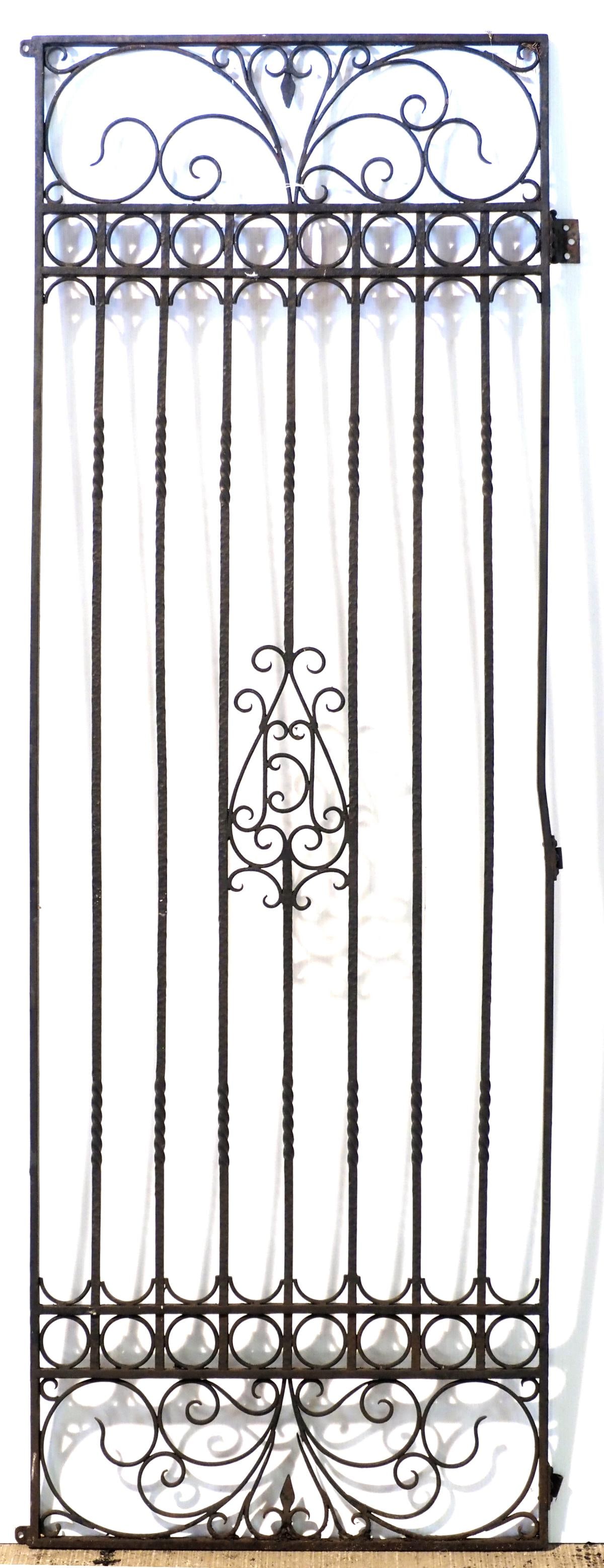 Ornate cast iron gate: Ornate cast iron gate, 23"W x 67" * * NOT ELIGIBLE FOR IN-HOUSE SHIPPING. Please contact the auction house for transport options and additional details. Items must be picked up within 10 business
