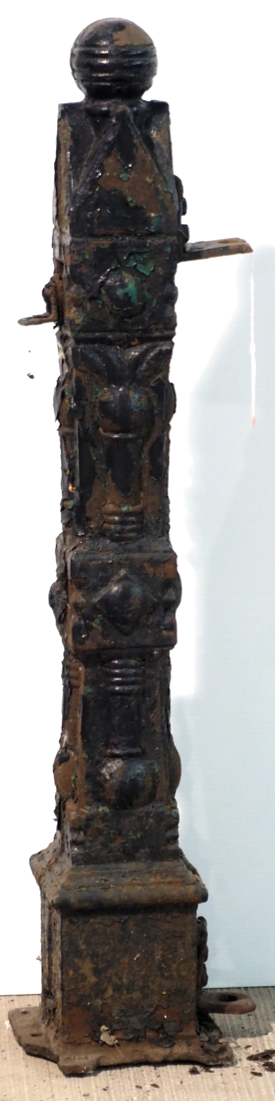 Ornate cast iron fence post: Ornate cast iron fence post, 36"H - base has chips * * NOT ELIGIBLE FOR IN-HOUSE SHIPPING. Please contact the auction house for transport options and additional details. Items must be picked up
