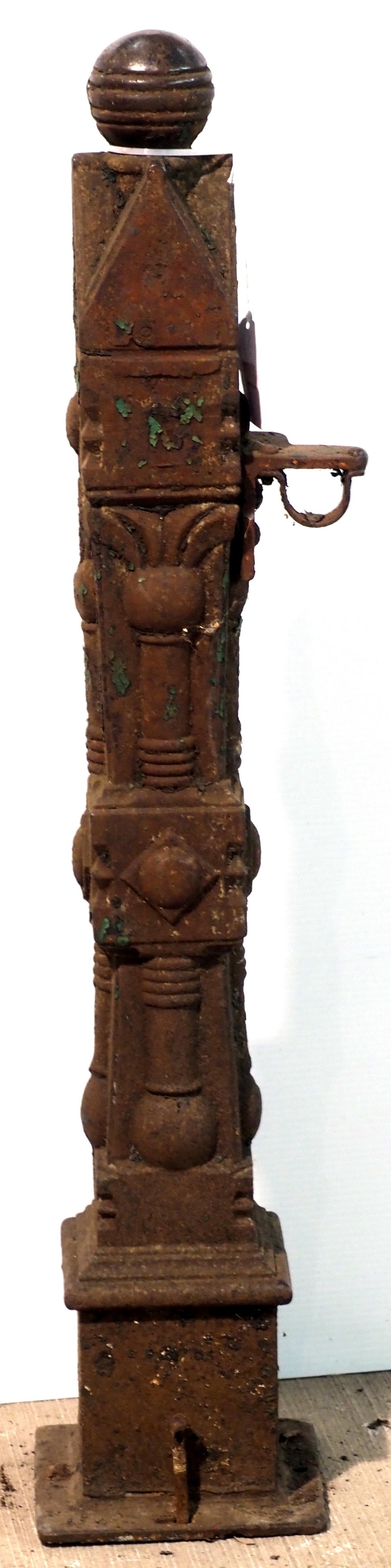 Ornate cast iron fence post: Ornate cast iron fence post, 37"H * * NOT ELIGIBLE FOR IN-HOUSE SHIPPING. Please contact the auction house for transport options and additional details. Items must be picked up within 10 business