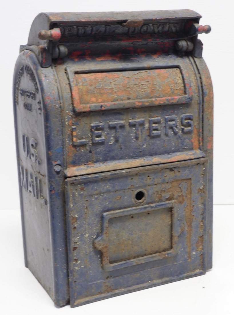 Cast iron US Mail mailbox (1 of 4)