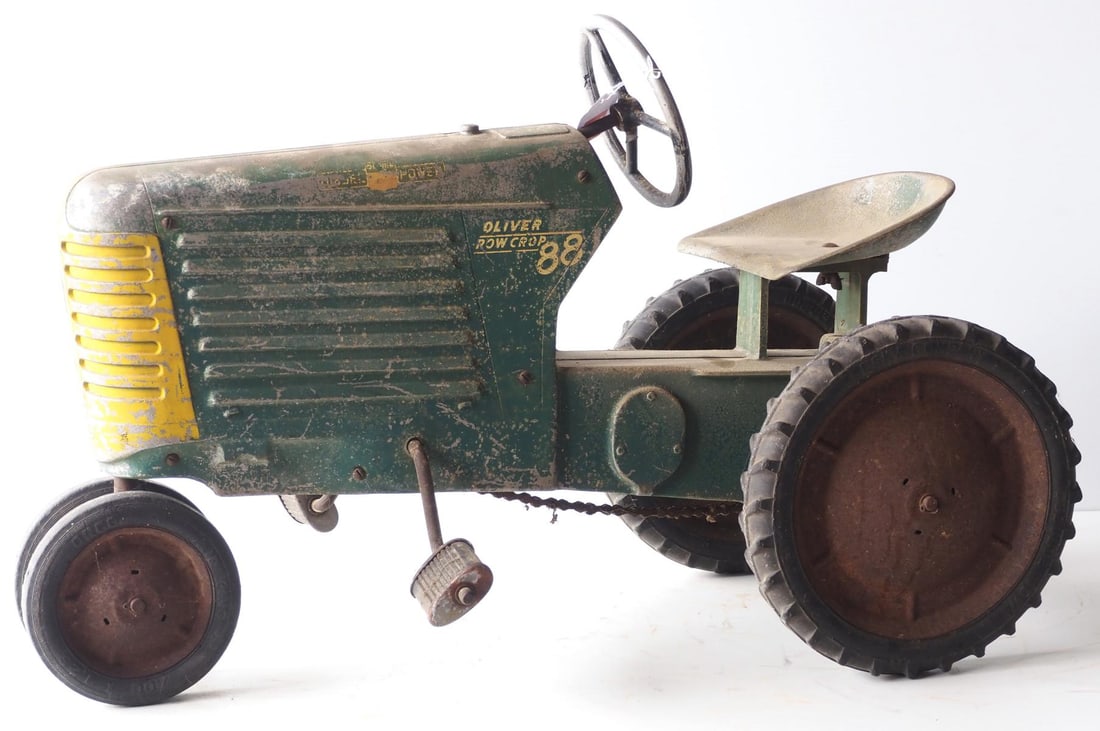Eska Oliver 88 Row Crop pedal tractor, RARE!: Eska Oliver 88 Row Crop pedal tractor, RARE! All original! - Fair * * NOT ELIGIBLE FOR IN-HOUSE SHIPPING. Please contact the auction house for transport options and additional details. Items must be