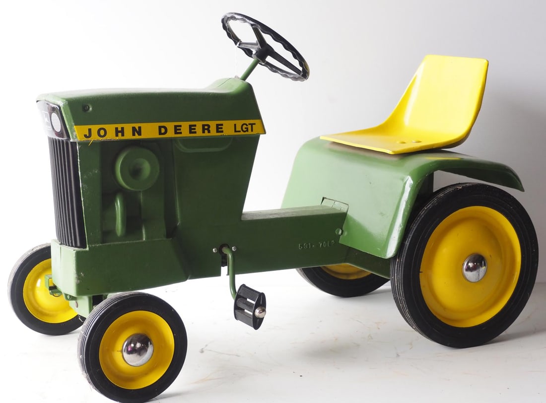 Ertl John Deere LGT pedal tractor (1 of 6)