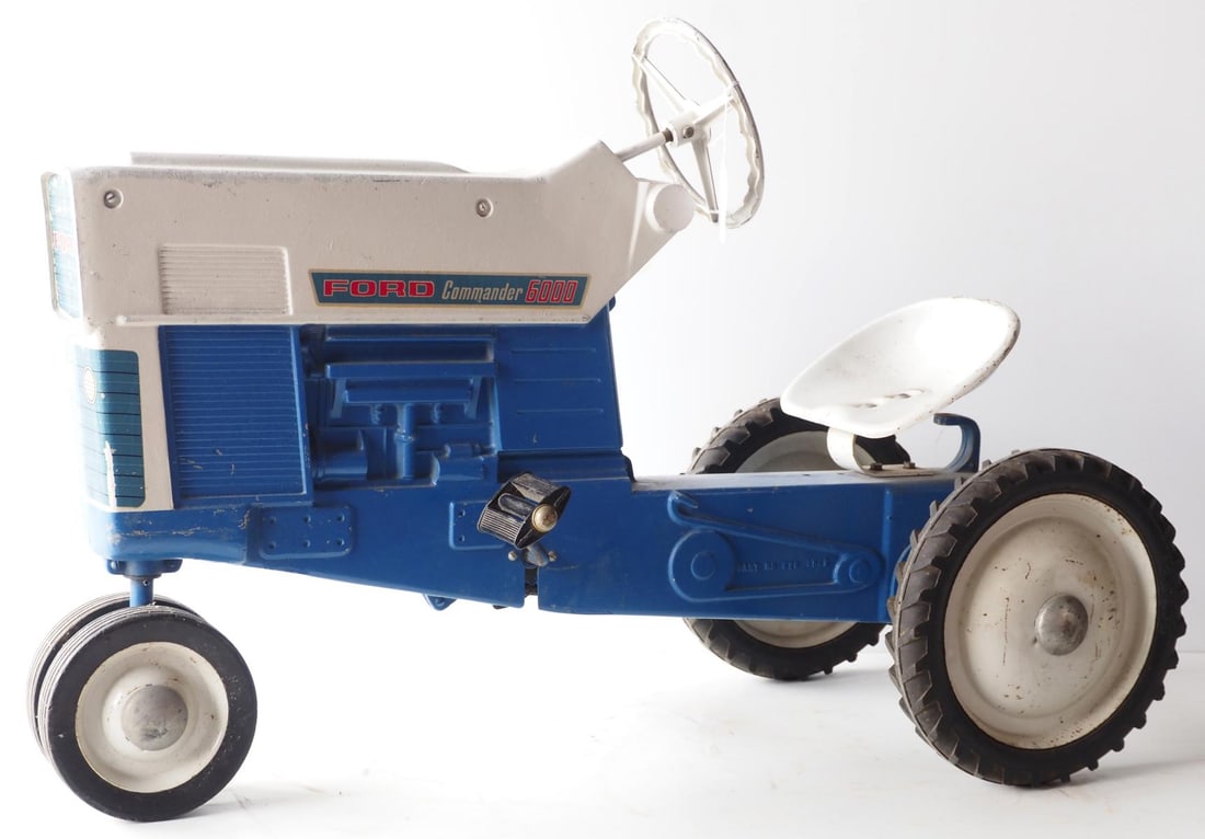 RARE Ertl Ford 6000 Commander pedal tractor (1 of 6)