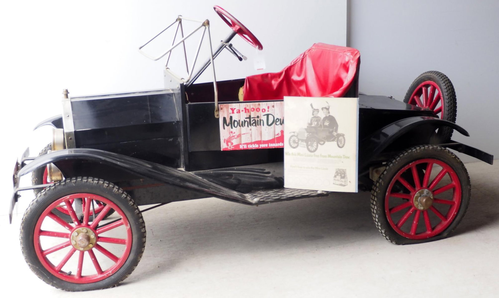 Gas powered Mini-Lizzie parade car (1 of 8)