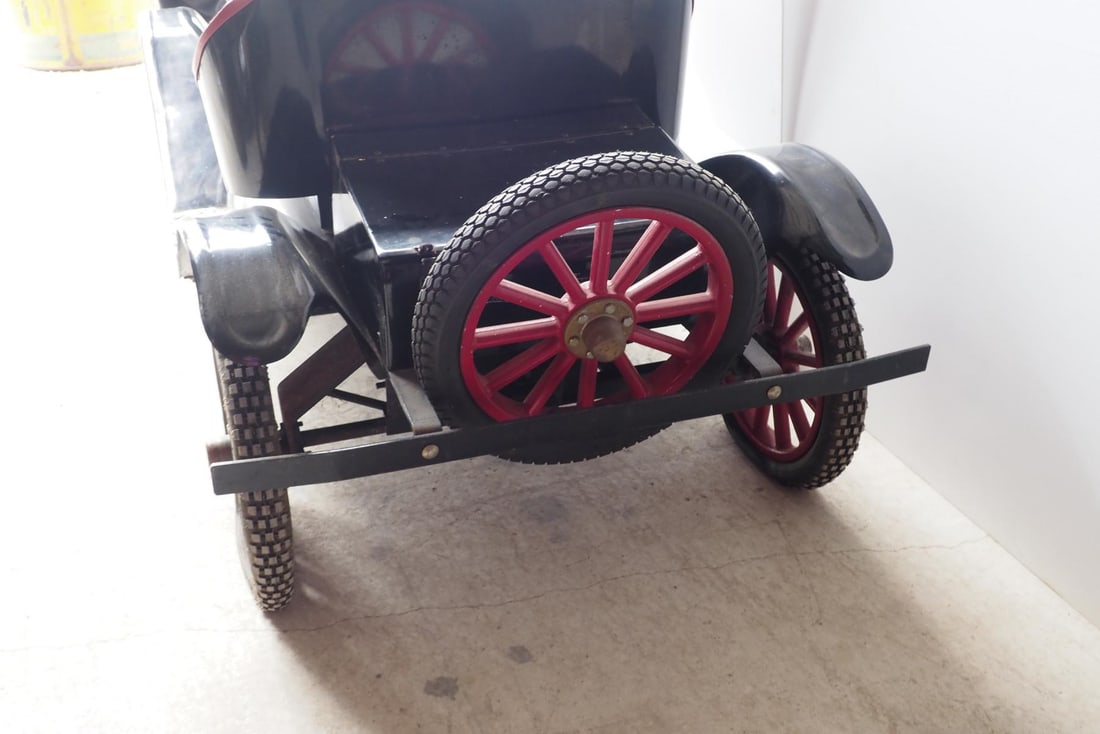 Gas powered Mini-Lizzie parade car - 8
