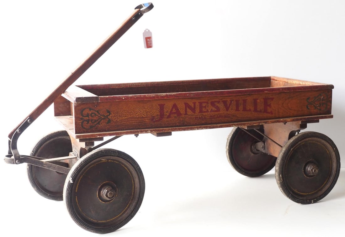 Janesville Ball Bearing child's pull wagon (1 of 5)