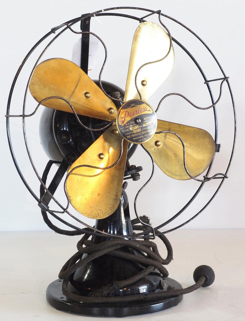 Peerless Type FF1 desk fan: Peerless Type FF1 desk fan with 12"dia. brass blades and black body