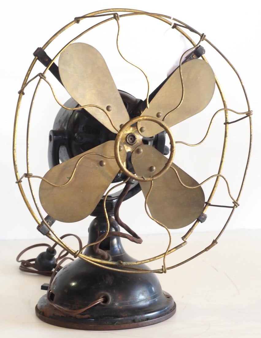 Robbins & Myers Co. desk fan: Robbins & Myers Co. desk fan with 12"dia. brass blades and brass cage, missing center logo