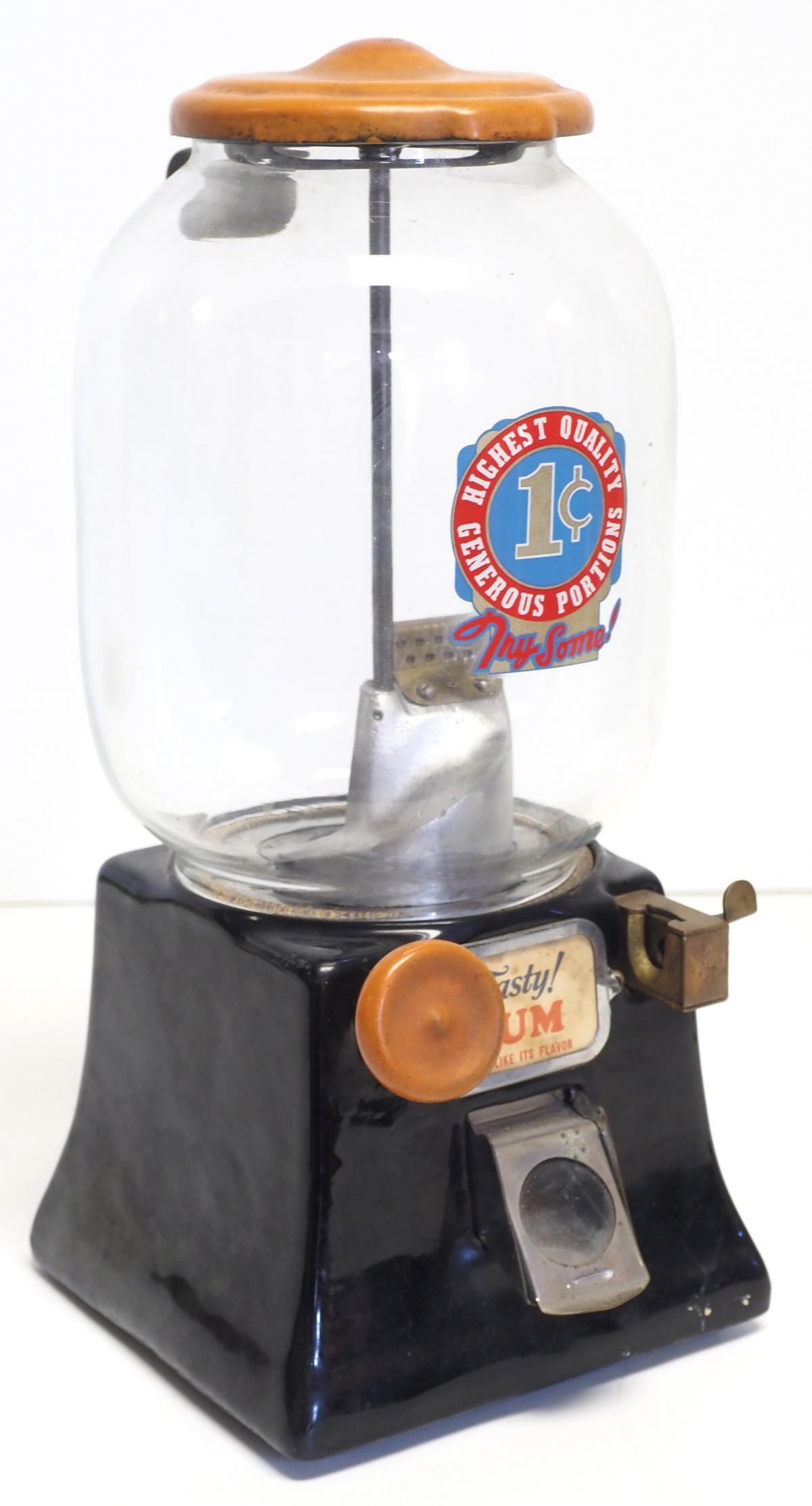 Northwestern 1-cent Tasty Gum vendor (1 of 4)