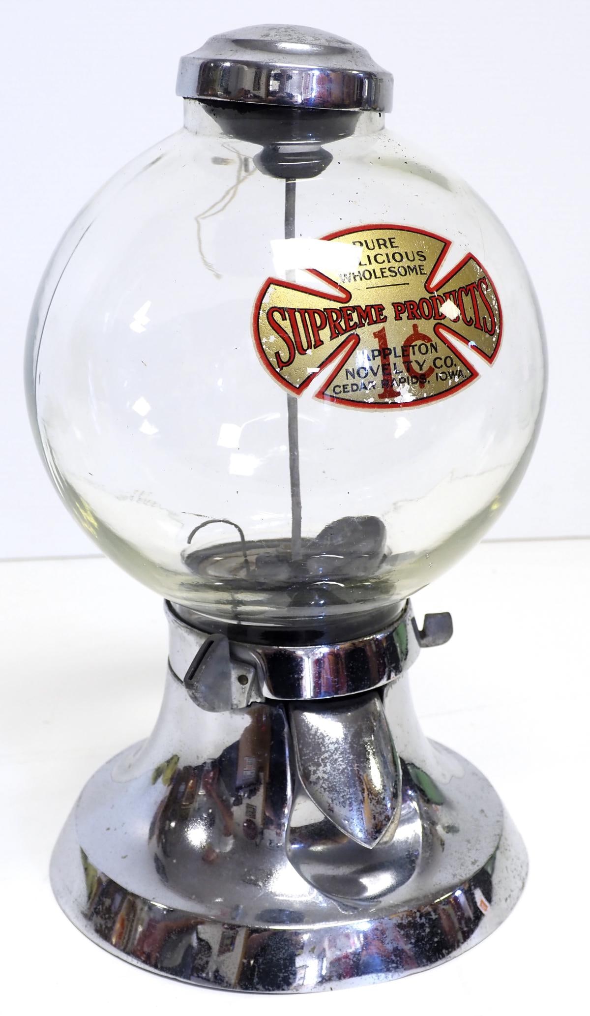 Appleton Novelty Co. 1-cent vendor (1 of 3)