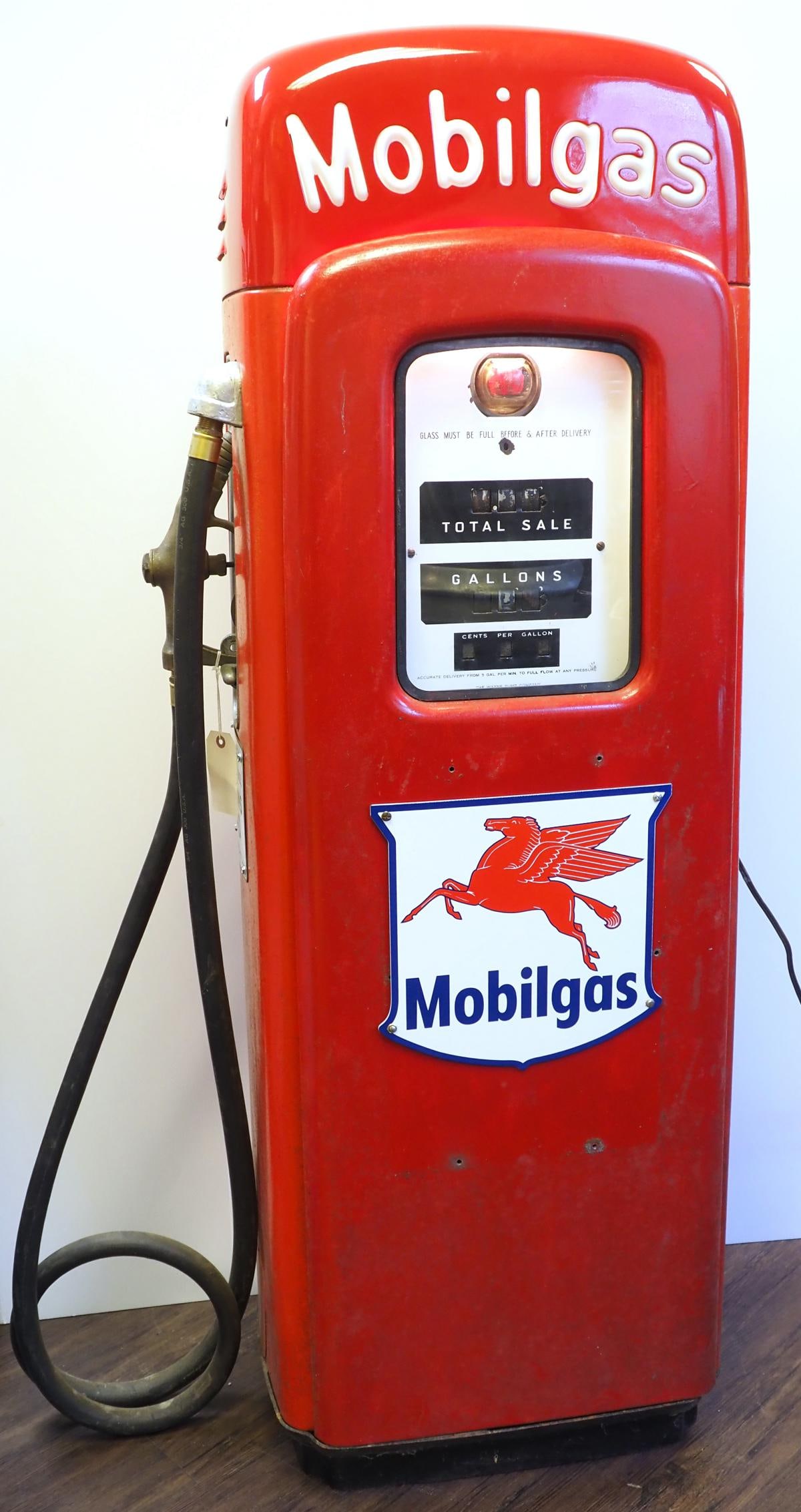 Martin & Schwartz Model 80 gas pump: Martin & Schwartz Model 80 gas pump with Wayne face, lights up - older repaint * * NOT ELIGIBLE FOR IN-HOUSE SHIPPING. Please contact the auction house for transport options and additional details.