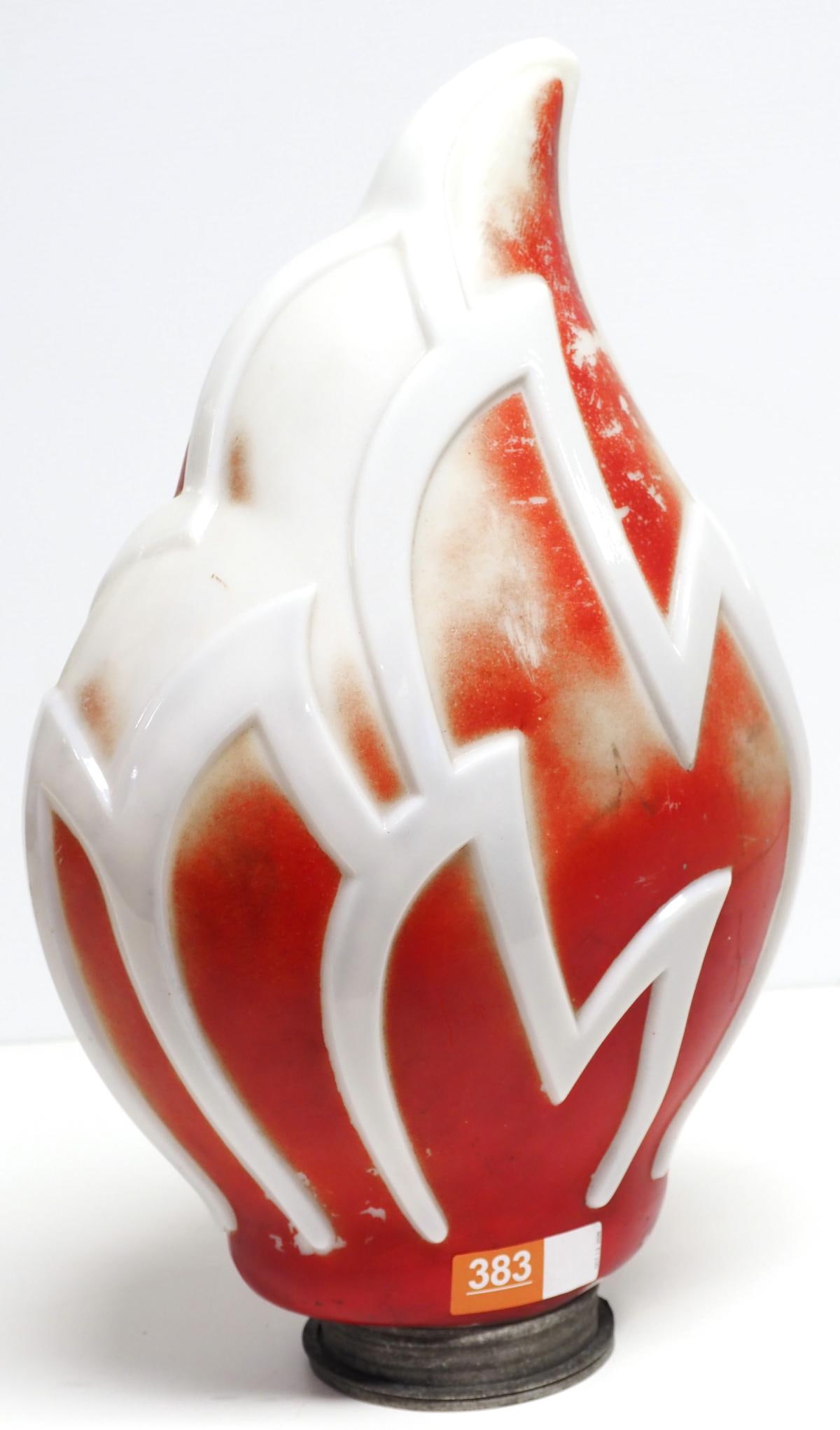 Standard Oil glass flame globe: Standard Oil glass flame globe with original paint - Good, some fading * * NOT ELIGIBLE FOR IN-HOUSE SHIPPING. Please contact the auction house for transport options and additional details. Items