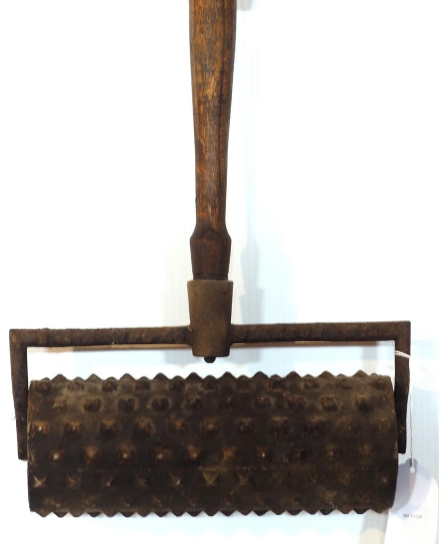 Masonary indent roller tool with wooden handle (1 of 3)
