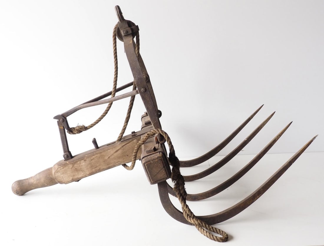 1-horse loose hay fork: 1-horse loose hay fork * * NOT ELIGIBLE FOR IN-HOUSE SHIPPING. Please contact the auction house for transport options and additional details. Items must be picked up within 10 business days of the auc