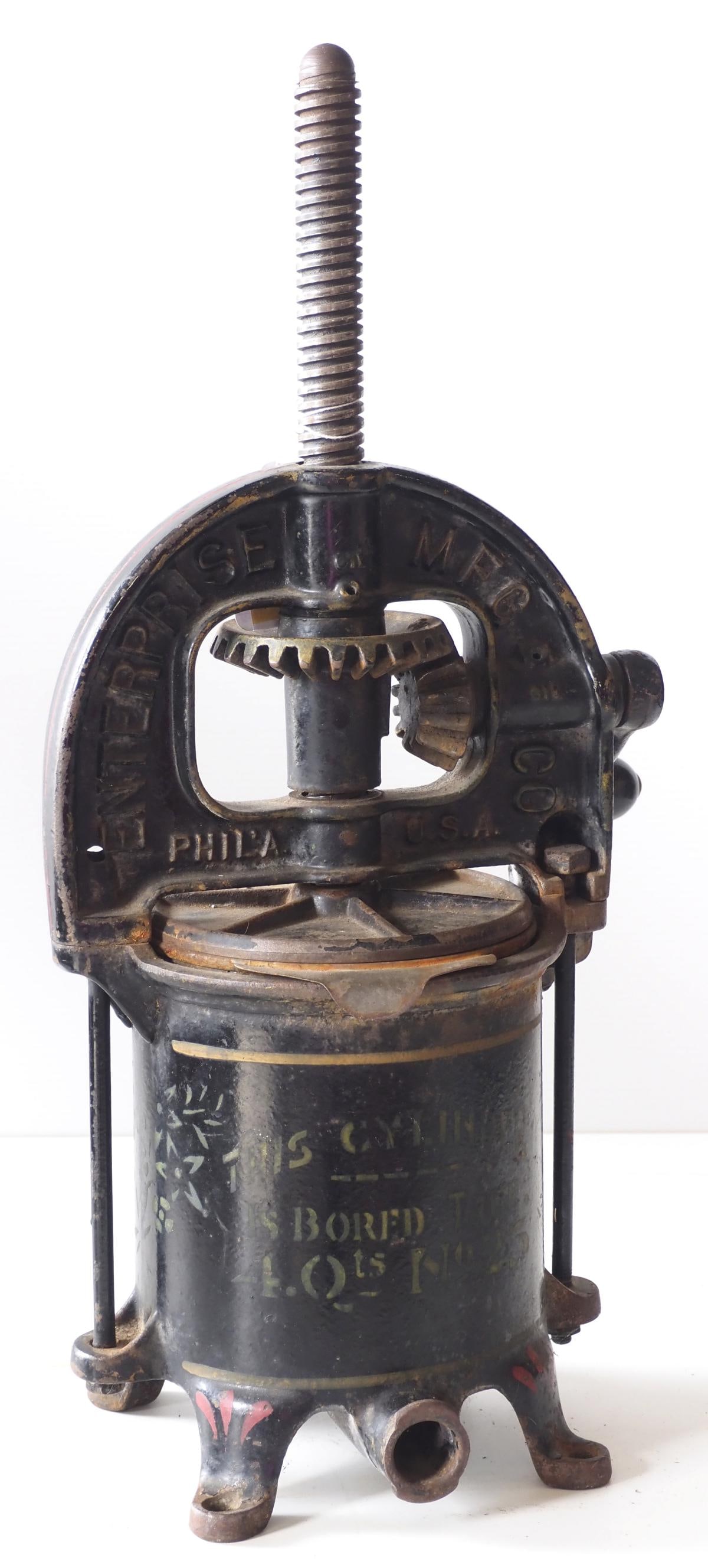 Enterprise No.25 4-quart cast iron sausage stuffer: Enterprise No.25 4-quart cast iron sausage stuffer