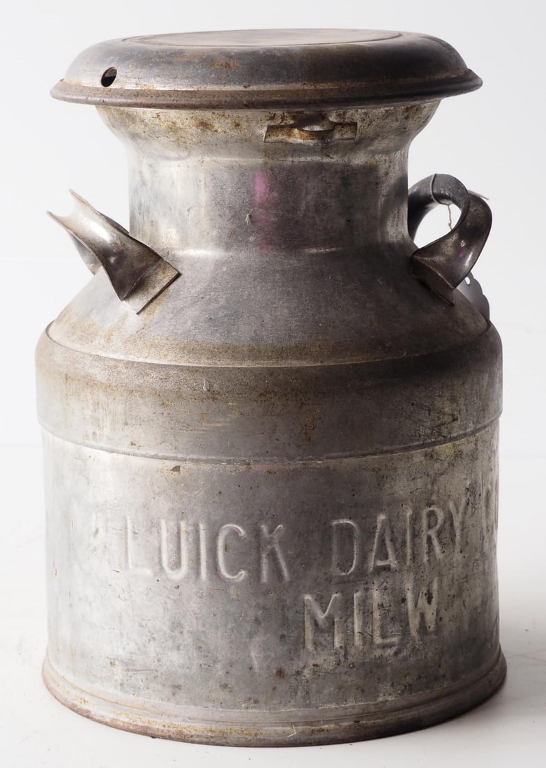 Luick Dairy Co. milk can from Milwaukee (1 of 4)