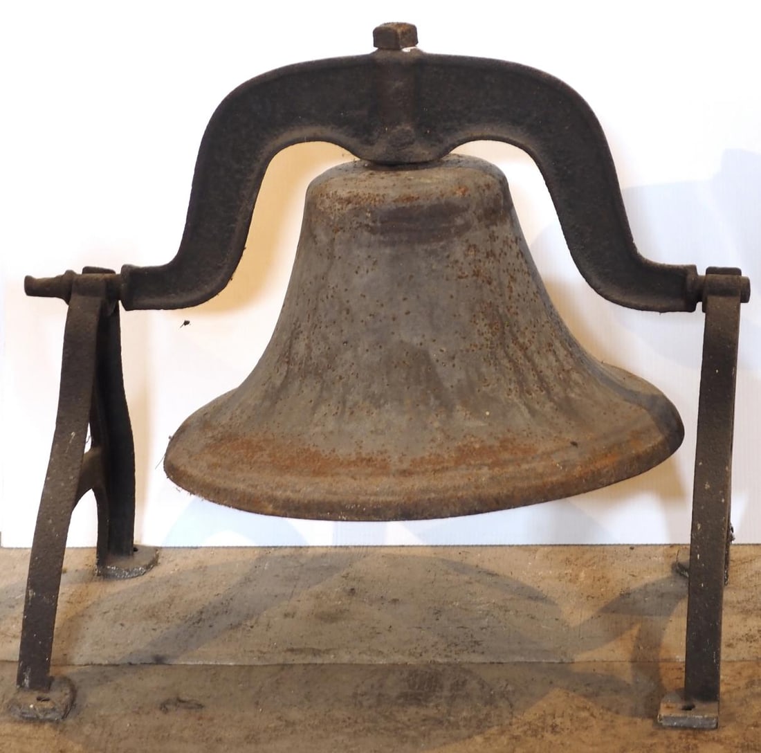 Cast iron bell with brackets (1 of 2)