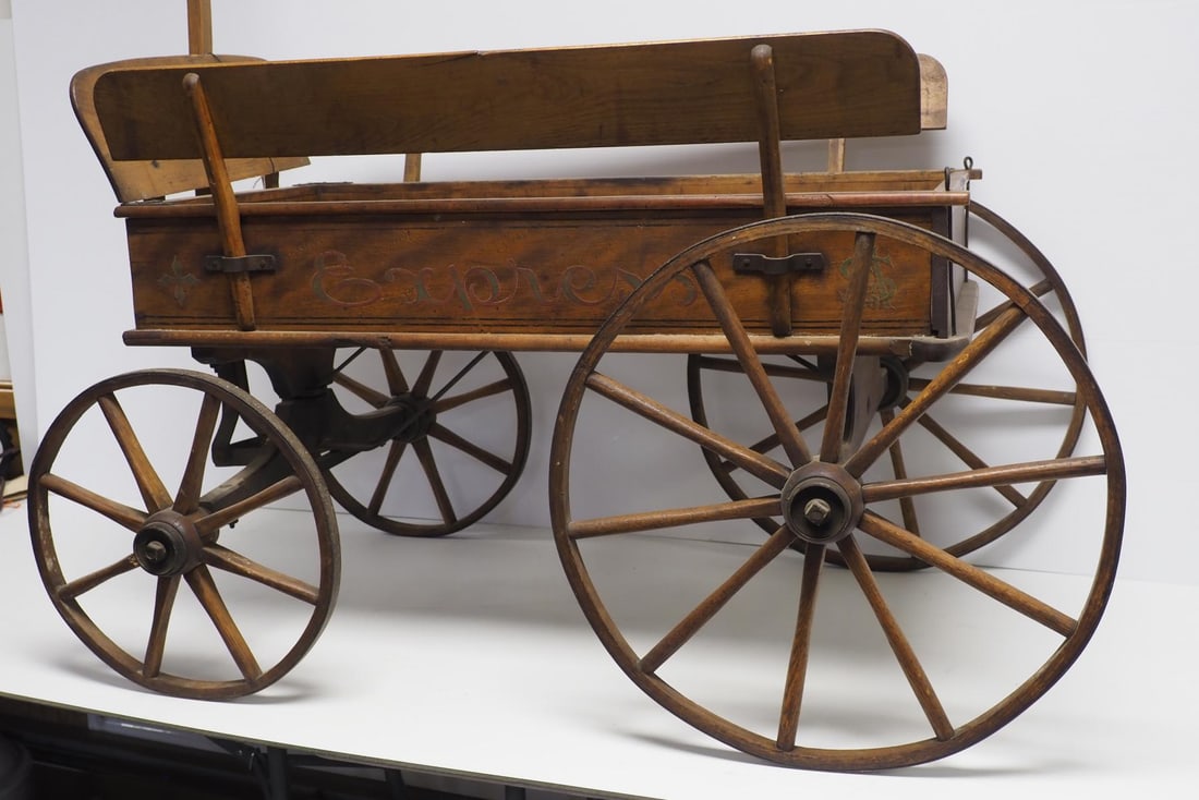 Express child's pull-type wagon with side racks - 4
