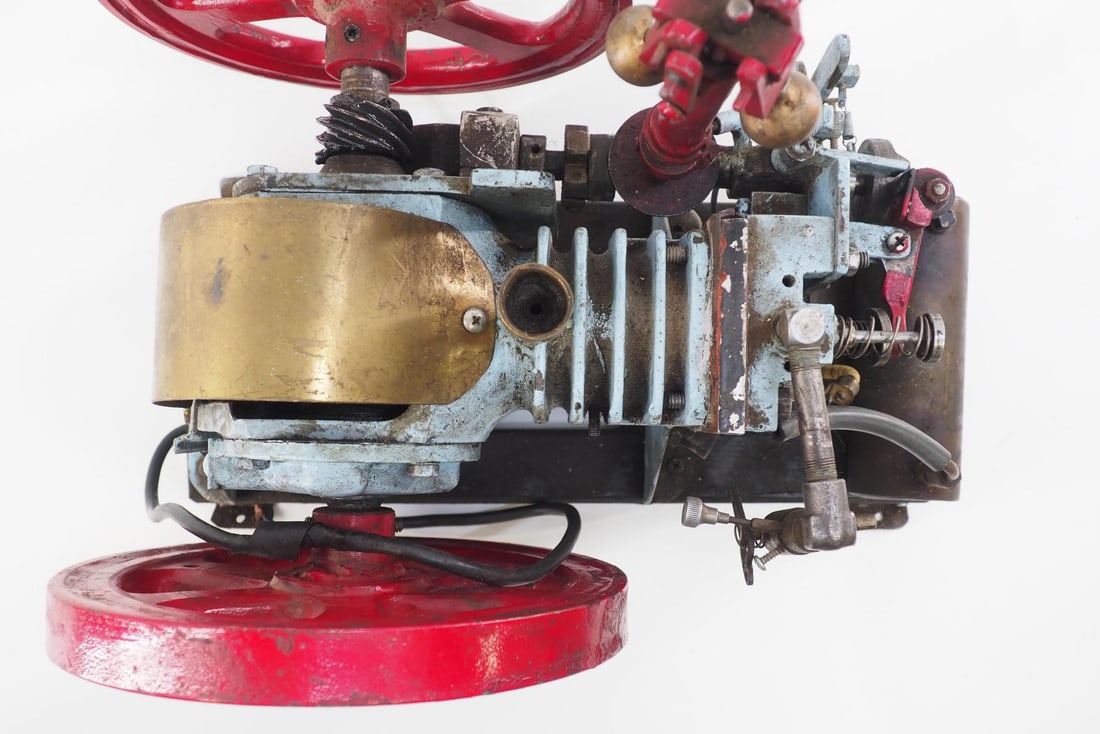 Scale model hit & miss engine - 4