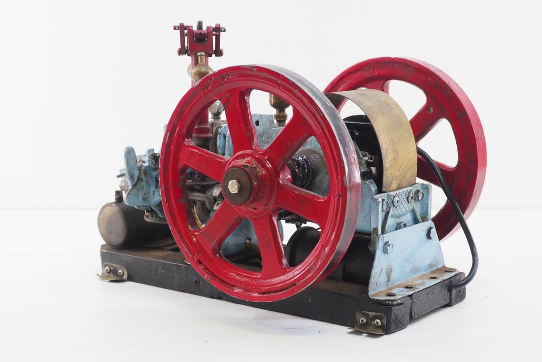 Scale model hit & miss engine - 5