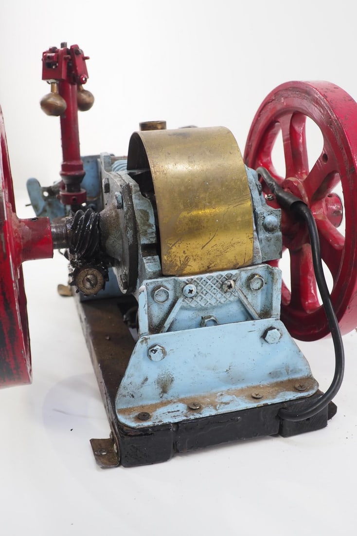 Scale model hit & miss engine - 6