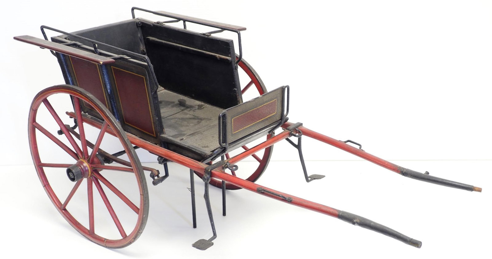 Salesman sample 1-horse cart: Salesman sample 2-wheel 1-horse cart with steps and very good original paint and pinstriping, 14"H x 14"W x 30"L * * NOT ELIGIBLE FOR IN-HOUSE SHIPPING. Please contact the auction house for transport 